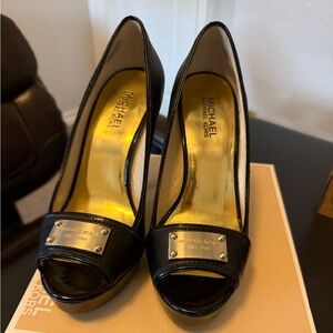 Michael Kors Classic Leather Platforms Black size 7